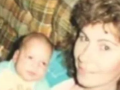 Žena si adoptovala dieťa, ktoré nikto nechcel. Až po 28 rokoch zistila čo pred ňou tajil.