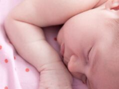 Dievčatko sa narodilo s nafúknutým bruškom: Neuveríte, čo z nej lekári vyoperovali!