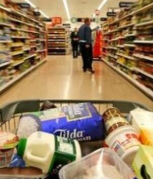 Dnešný zážitok zo SUPERMARKETU: Ľudia v rade sa mlčky zastavili a stalo sa niečo, čo sa dnes pri pokladni vidí len zriedka!