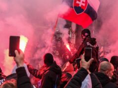 Protesty naberajú na obrátkach: Tisícky demonštrujúcich pred palácom!
