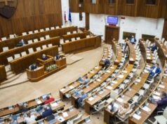 DRÁMA v slovenskom parlamente! Do Národnej rady SR prišiel muž so sekerou!