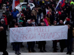 Protivládne protesty v Bratislave sú v plnom prúde: Zásah ŤAŽKOODENCOV a vládu posielajú do basy!