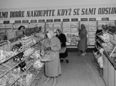 Obchody za socializmu: Prázdne regály, rady na pomaranče, vôňa čerstvo pomletej kávy a podpultovky