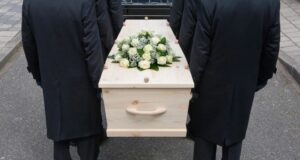 ŠOK na Slovensku: Z rakvy s nebožtíkom sa ozýval buchot a hlasy. Čo následovalo príbuzní nečakali