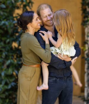Harry a Meghan pred ROZVODOM?! Šokujúce správy o nevere a úteku s deťmi bez manžela!