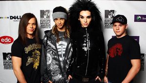 Bol idolom tínedžeriek, dnes vyráža dych: Bill z Tokio Hotel ako ružová Barbie!